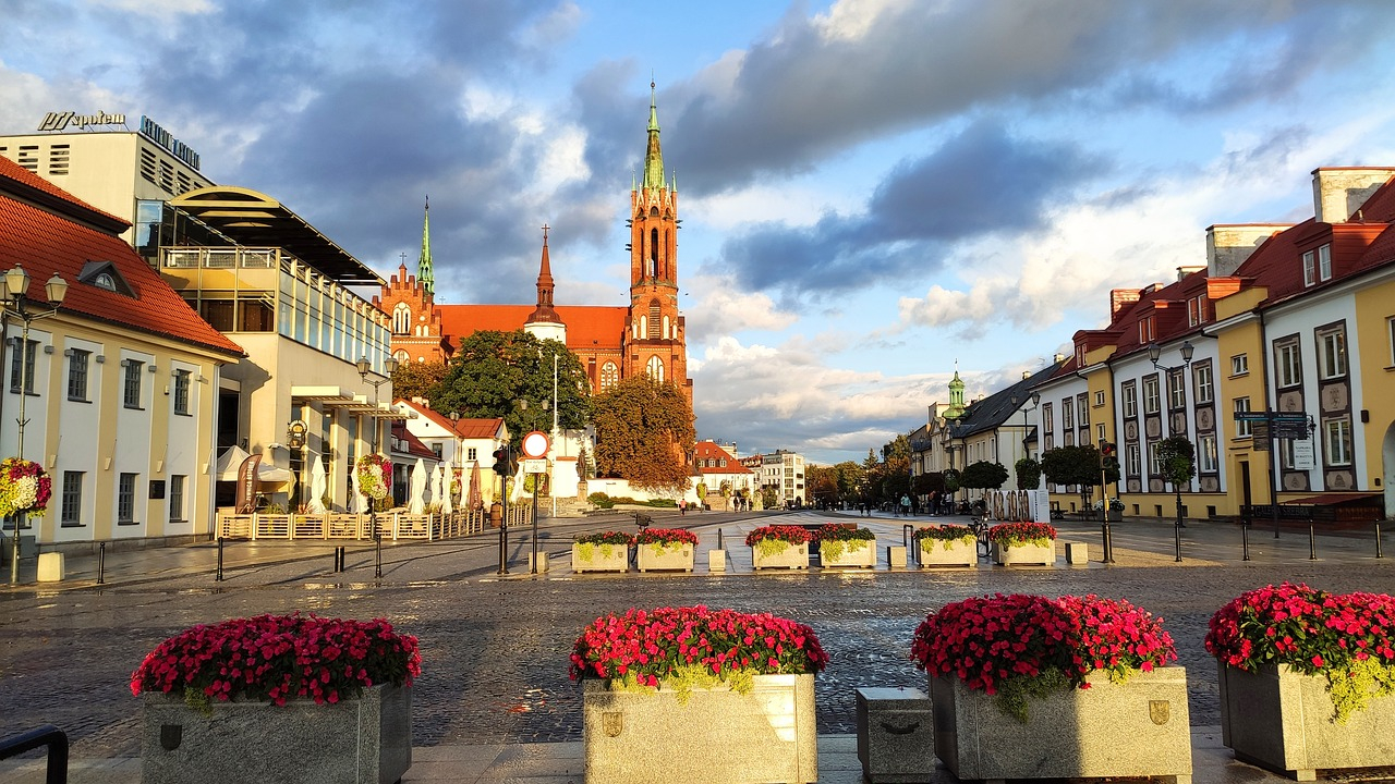 Nowy wiadukt nad liniÄ Warszawa-BiaÅystok otwarty w Trypuciach